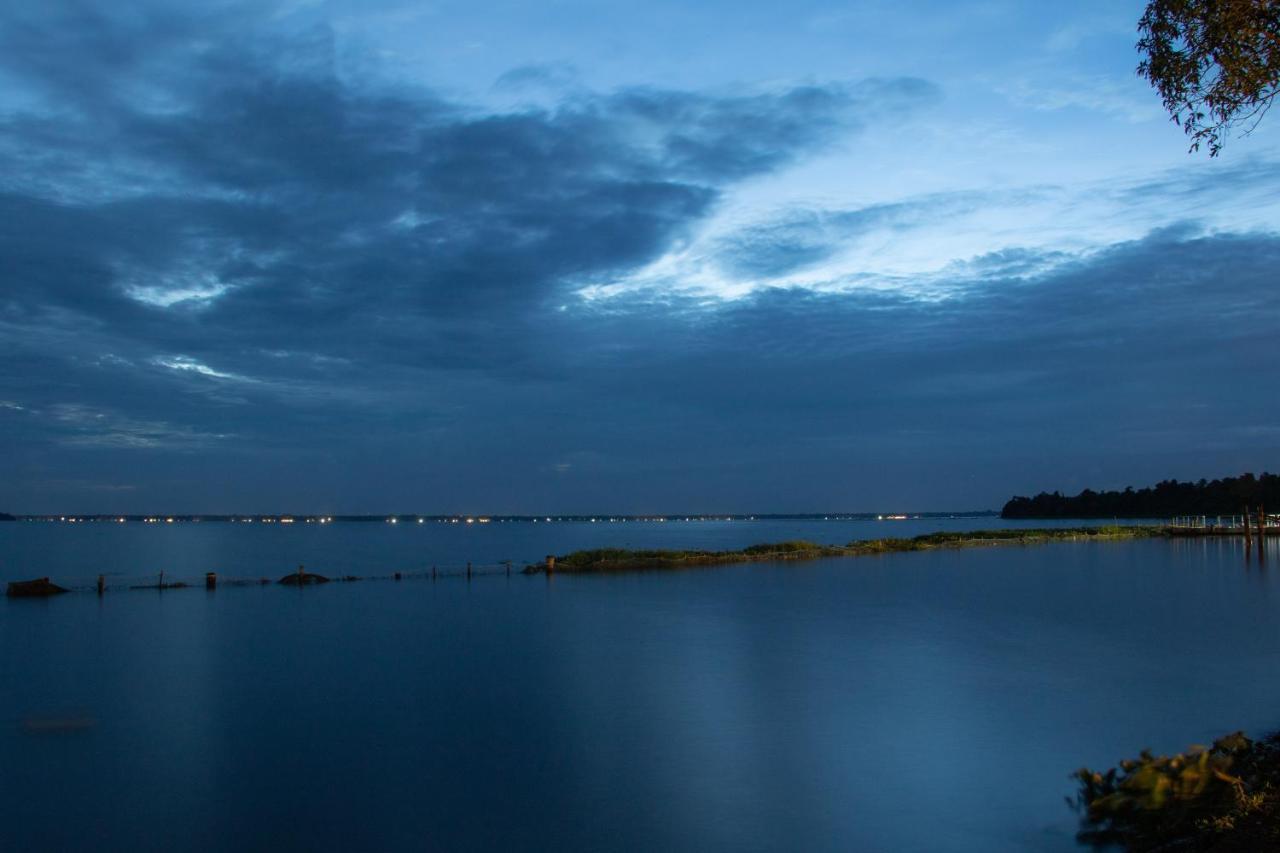 Готель Water Scapes Кумараком Екстер'єр фото