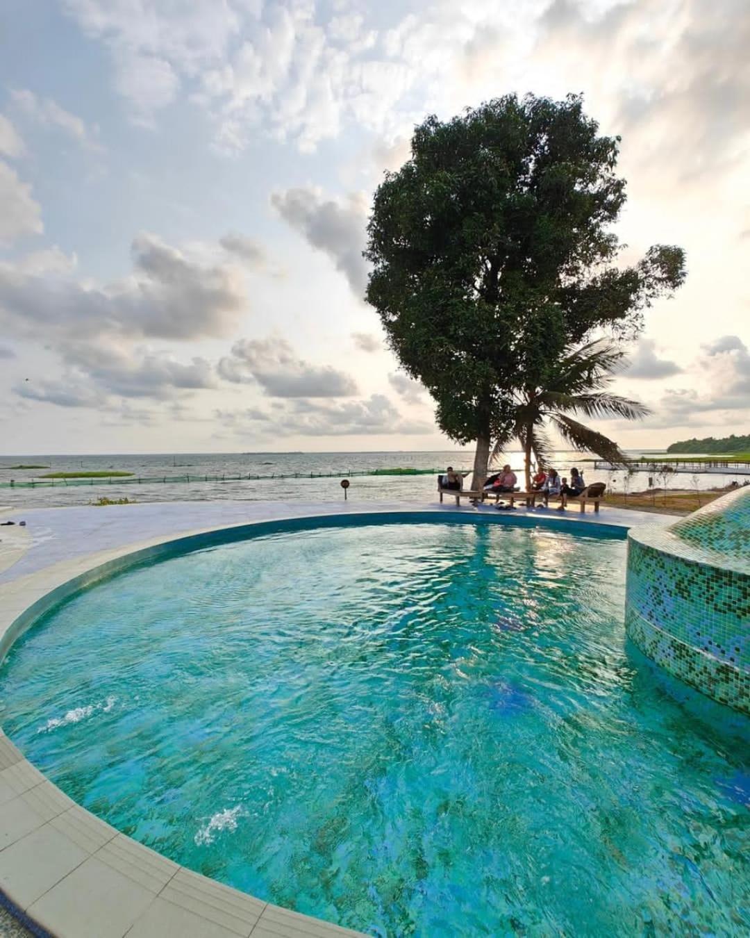 Готель Water Scapes Кумараком Екстер'єр фото